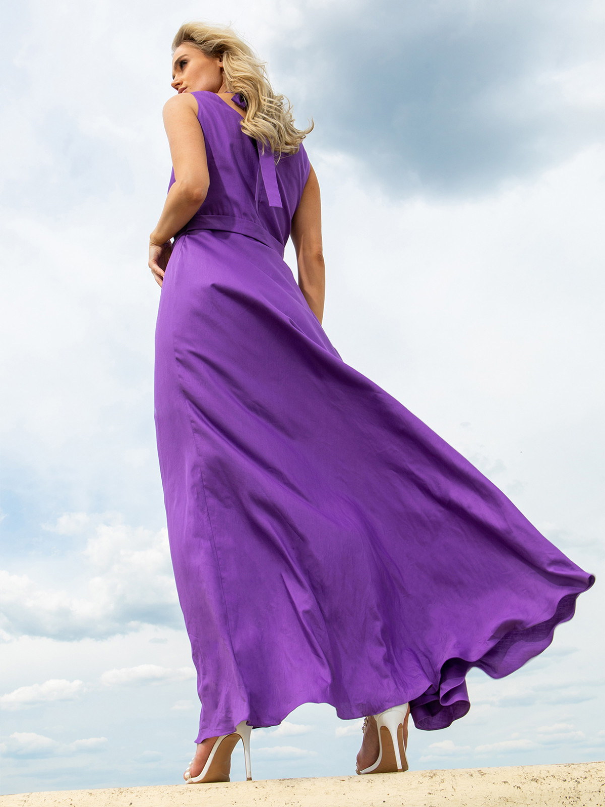 Typ urody zima - stylizacje z filoetową sukienką maxi