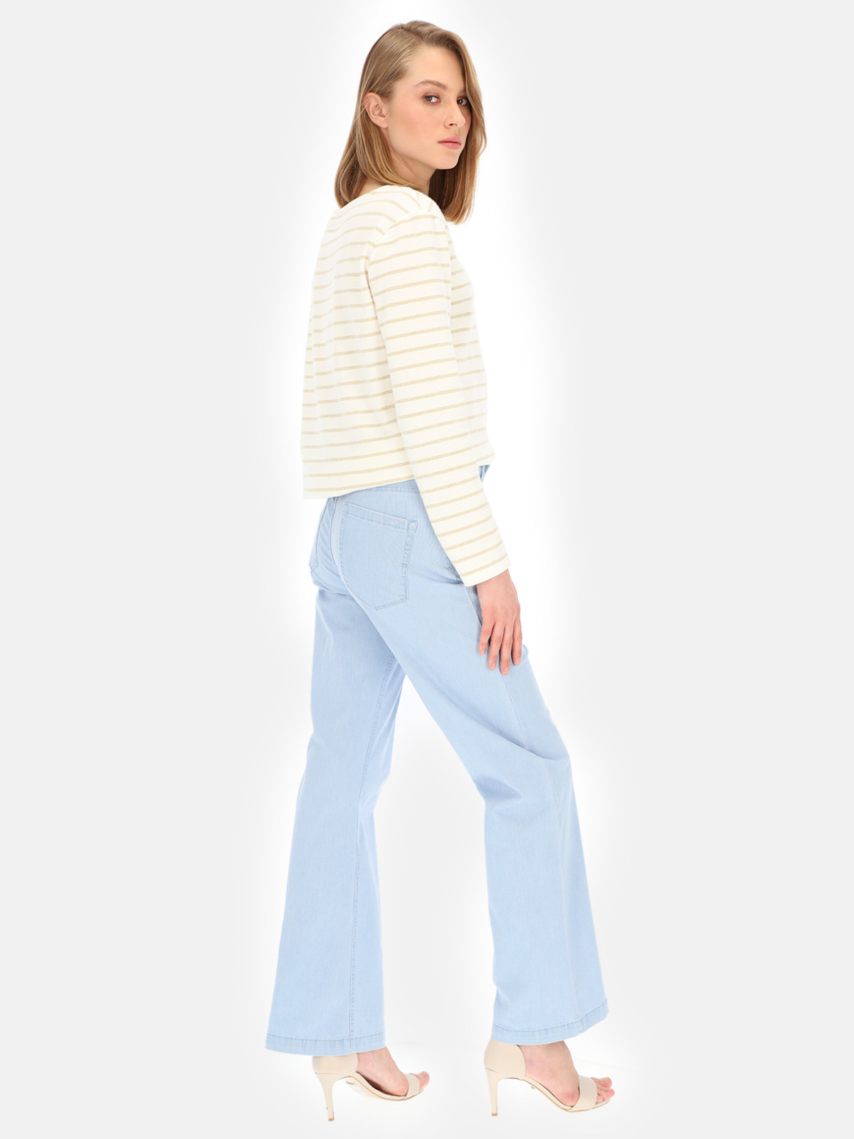 Jakie są modne jeansy damskie 2023