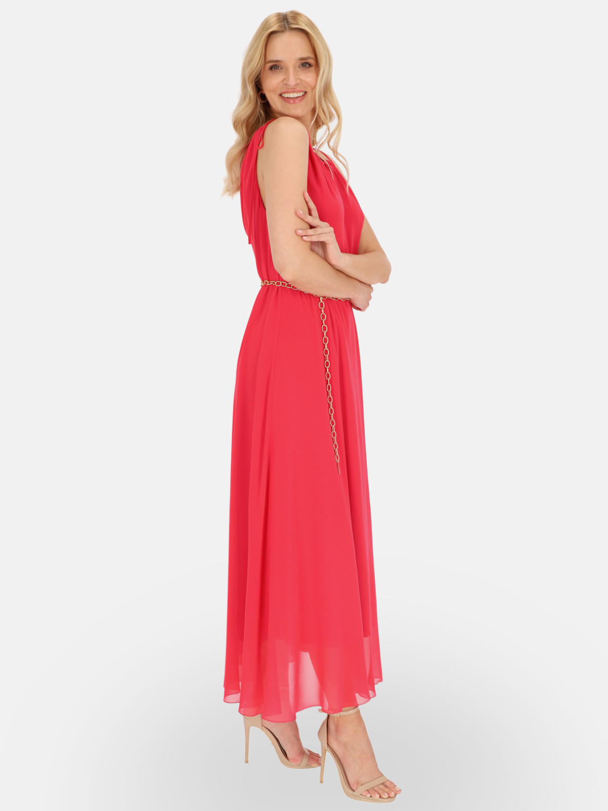 Jaka sukienka na wesele w lipcu? Długa różowa sukienka bez rękawów