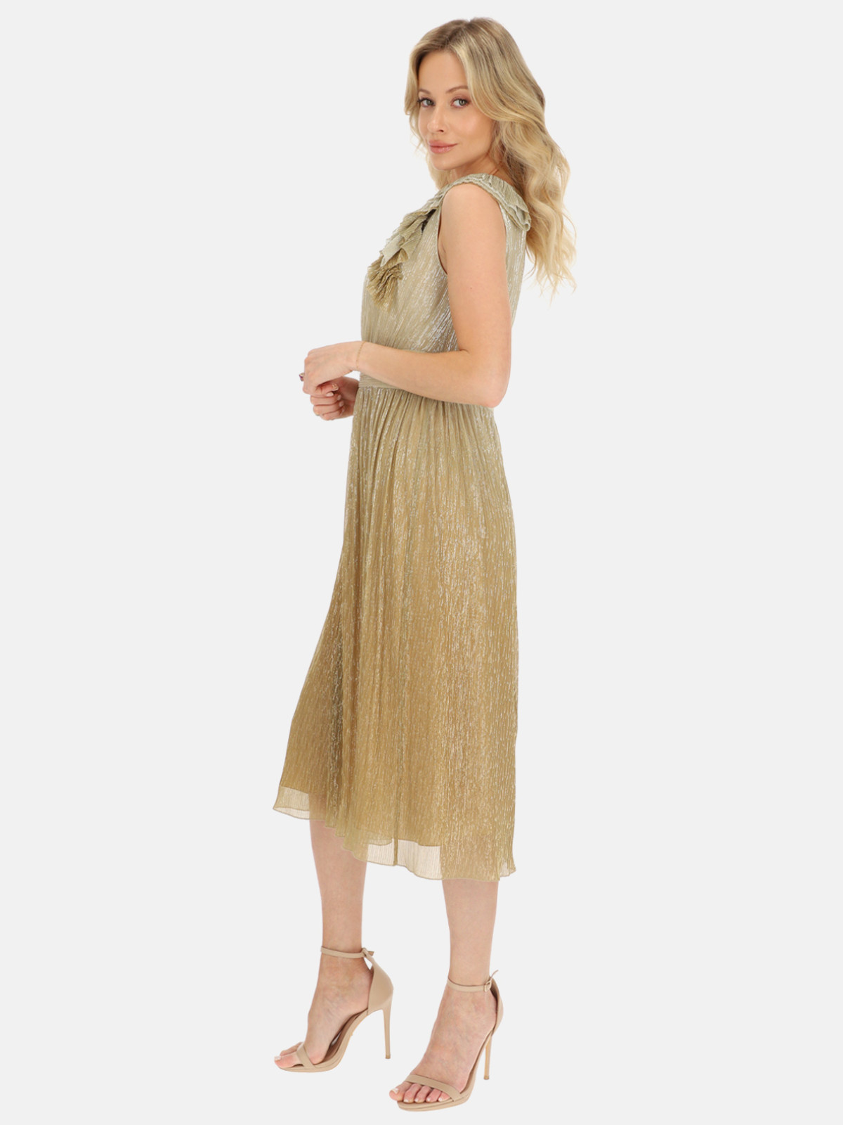 Jaka stylizacja na wesele w lipcu? Żółta sukienka koktajlowa midi