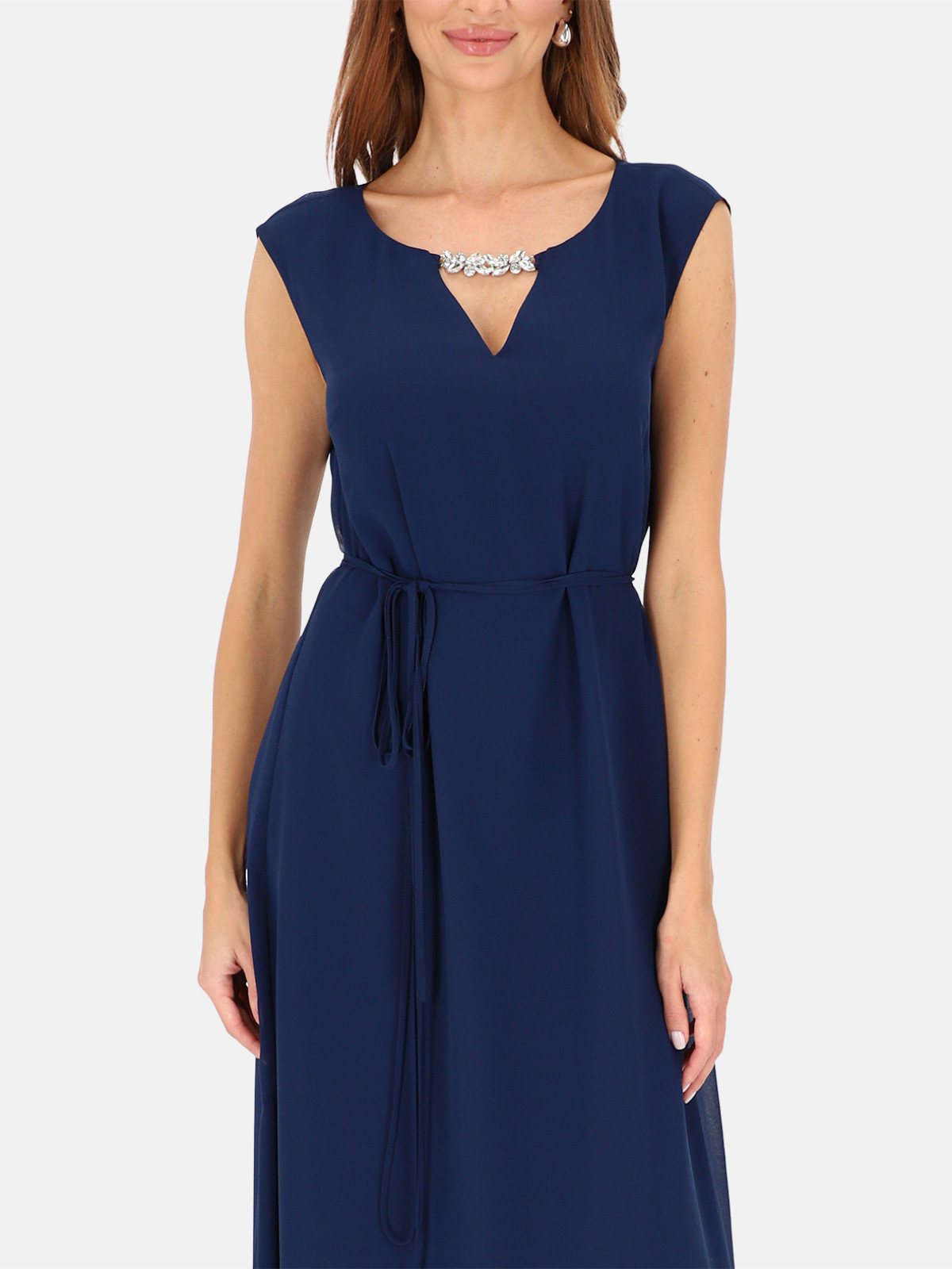 Granatowa długa suknia wieczorowa z narzutką na slow wedding fashion