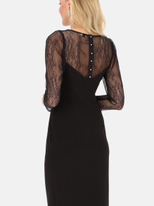Przylegająca czarna sukienka z długim koronkowym rękawem L'AF Rokel