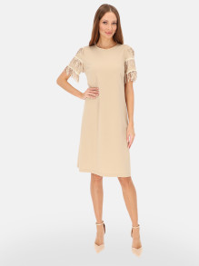 Beżowa sukienka koktajlowa z ozdobnymi rękawami L'AF Gerra