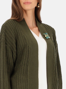 Zielony kardigan o grubym splocie z broszką Potis & Verso Keri