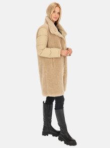 Beżowy płaszcz z pikowanymi rekawami Rino & Pelle Rouke