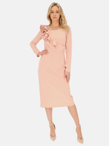 Pudrowa dopasowana sukienka koktajlowa z falbanką L'AF Kim