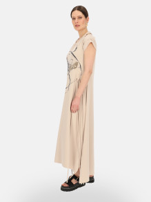 Beżowa sukienka maxi z nadrukiem Eye For Fashion