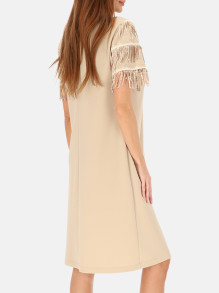 Beżowa sukienka koktajlowa z ozdobnymi rękawami L'AF Gerra