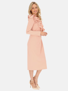 Pudrowa dopasowana sukienka koktajlowa z falbanką L'AF Kim