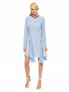  Błękitna sukienka z finezyjnymi godetami AK Classic 18