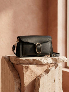  Elegancka torebka damska czarna crossbody z klapą L’AF