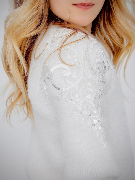  Biały puszysty sweter dziecięcy Anima by Justyna Steczkowska