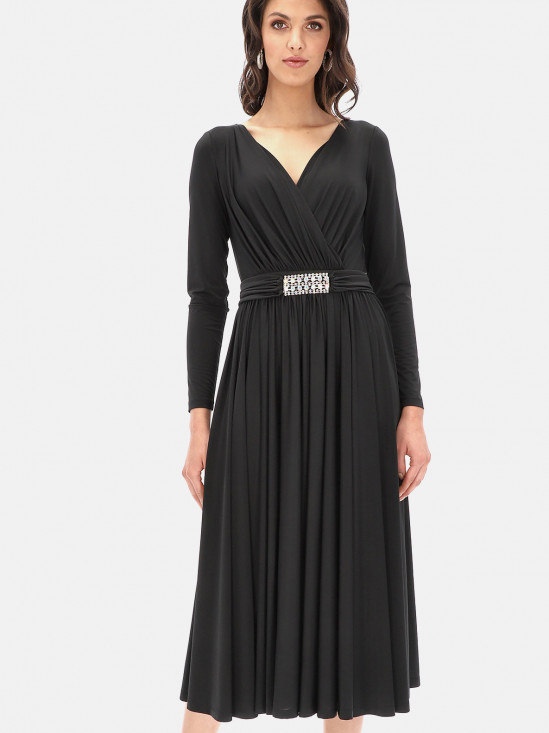  Elegancka czarna sukienka z ozdobną klamrą L'AF Cinty