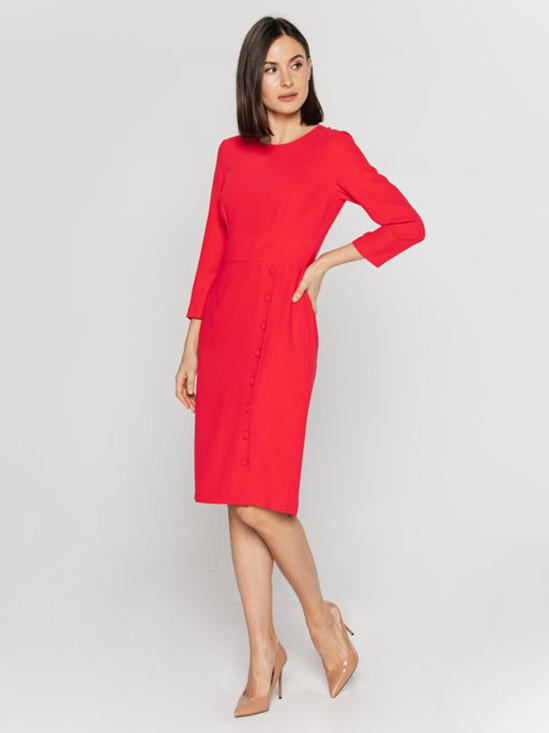  Czerwona sukienka ozdobiona guzikami Bialcom