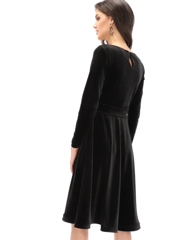 Modne czarne jesienne sukienki